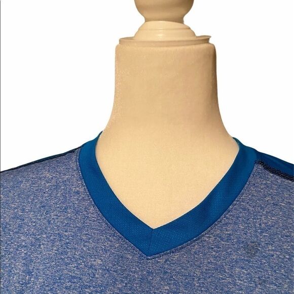 The North Face Flash Dry Shirt Size Medium V Neck - Picture 6 of 7